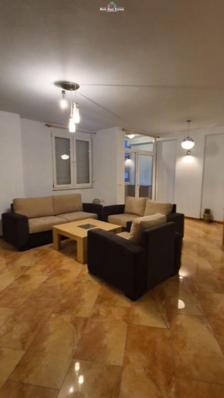 Tirane, jepet me qera zyre Kati 4, 126 m² 1.200 € (Nikolla Jorga)