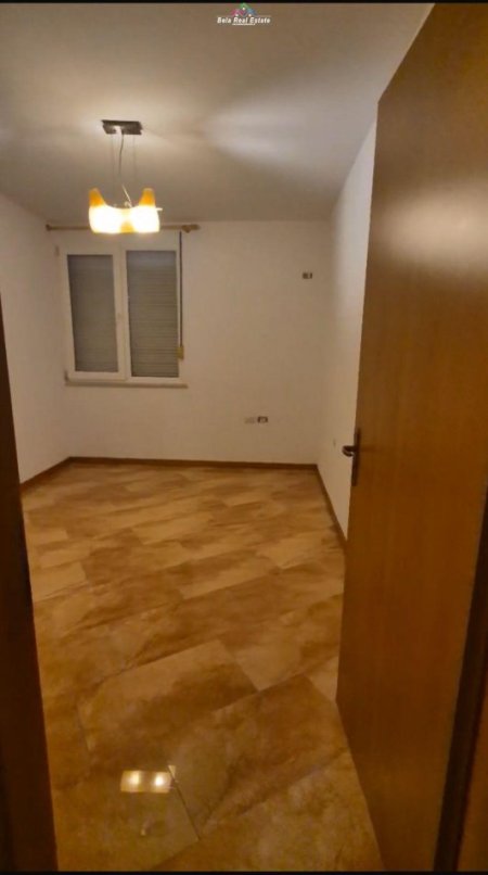 Tirane, jepet me qera zyre Kati 4, 126 m² 1.200 € (Nikolla Jorga)