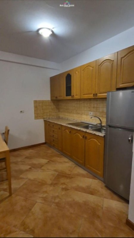 Tirane, jepet me qera zyre Kati 4, 126 m² 1.200 € (Nikolla Jorga)
