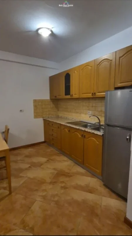 Tirane, jepet me qera zyre Kati 4, 126 m² 1.200 € (Nikolla Jorga)