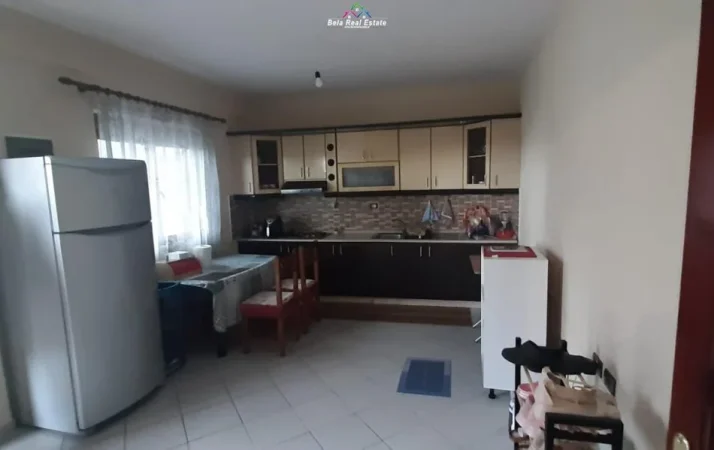 Tirane, shitet Vile 3+1+Ballkon Kati 3, 300 m² 440.000 € (3 vellezrit kondi)
