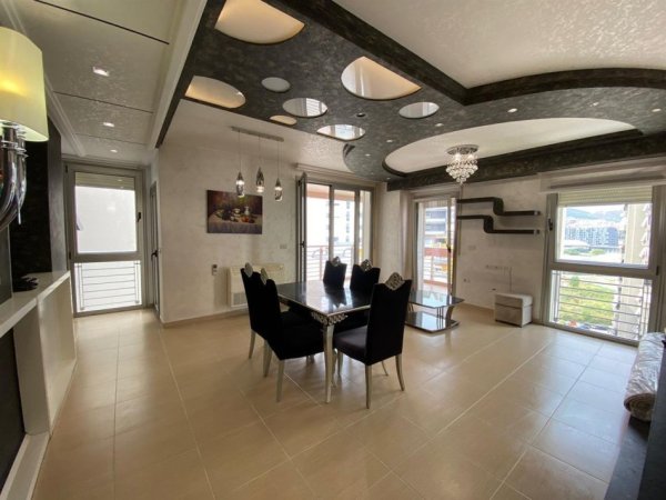 Tirane, jepet me qera apartament 3+1+Ballkon Kati 6, 142 m² 1.800 € (Nobis)