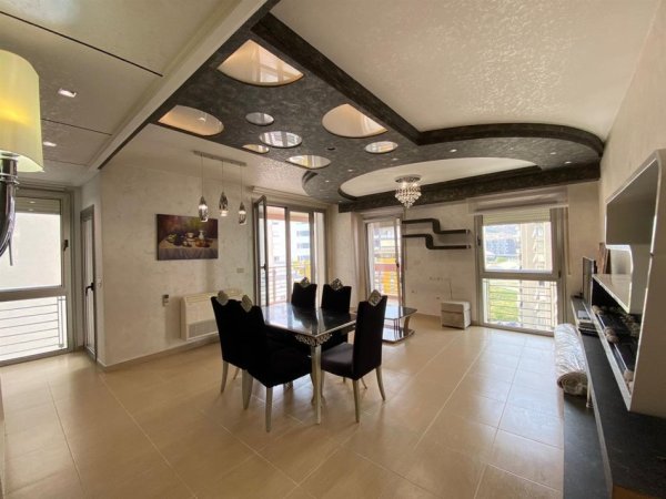 Tirane, jepet me qera apartament 3+1+Ballkon Kati 6, 142 m² 1.800 € (Nobis)