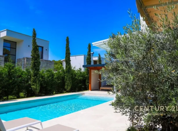 Durres, shitet Vile 4+1+Ballkon Kati 2, 193 m² 1.200.000 € (Gjiri I Lalzit)