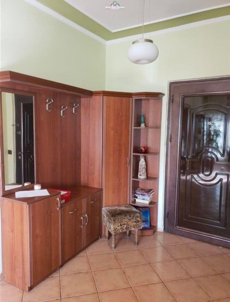 Shqiperi, jepet me qera 2+1+Ballkon Kati 8, 100 m² 600 € (komuna e parisit)
