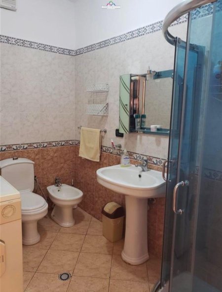Shqiperi, jepet me qera 2+1+Ballkon Kati 8, 100 m² 600 € (komuna e parisit)