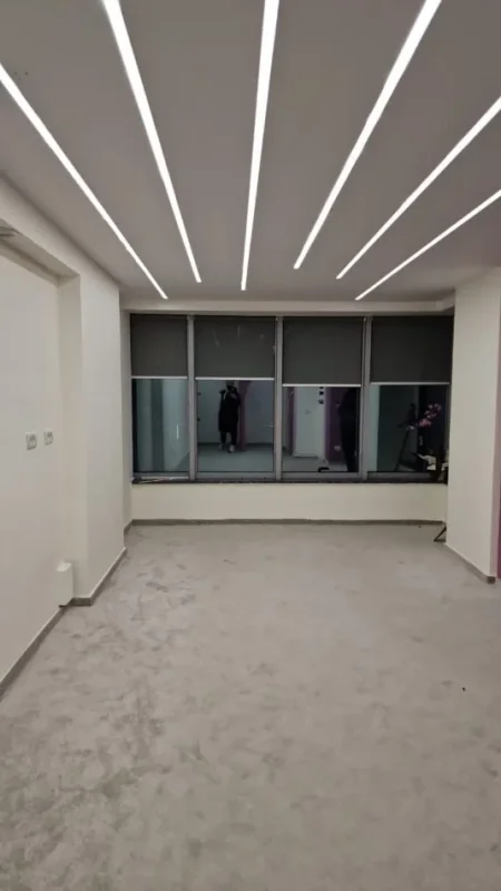 Tirane, jepet me qera zyre Kati 3, 68 m² 700 € (Myslym shyr prane drejtorise se policise)