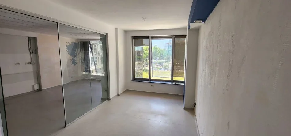 Tirane, jepet me qera zyre Kati 3, 68 m² 700 € (Myslym shyr prane drejtorise se policise)