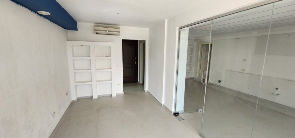 Tirane, jepet me qera zyre Kati 3, 68 m² 700 € (Myslym shyr prane drejtorise se policise)