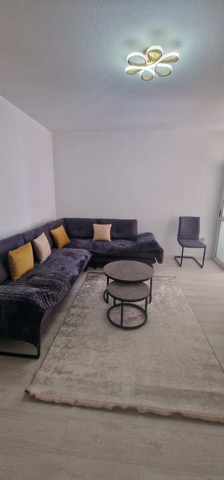 Tirane, jepet me qera apartament 1+1+Ballkon Kati 3, 63 m² 680 € (Komuna e parisit)