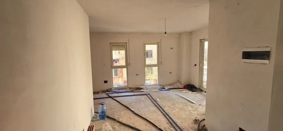 Tirane, shitet apartament 2+1+Ballkon Kati 2, 91 m² 179.000 € (Rruga haxhi hysen dalliu prane prokurorise)