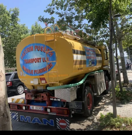 Tirane, ofroj larje pusesh uji dhe mbushje depozitash e pishinash