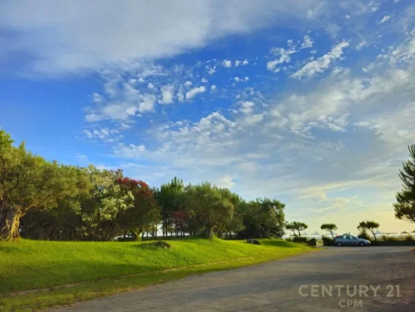 Tirane, shitet Vile 4+1+Ballkon Kati 3, 736 m² 800.000 € (Gjiri I Lalzit)