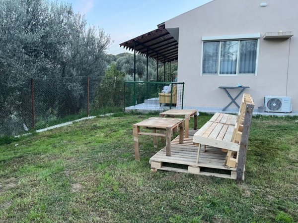 Tirane, jepet me qera shtepi 1+1+Ballkon Kati 0, 60 m² 600 € (SAUK I VJETER)