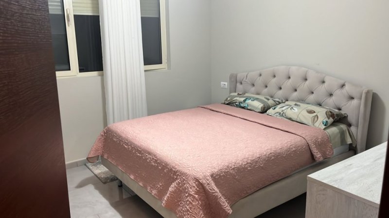 Tirane, jepet me qera shtepi 1+1+Ballkon Kati 0, 60 m² 600 € (SAUK I VJETER)