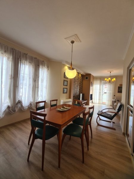 Tirane, jepet me qera 1+1+Ballkon Kati 3, 95 m² 700 € 