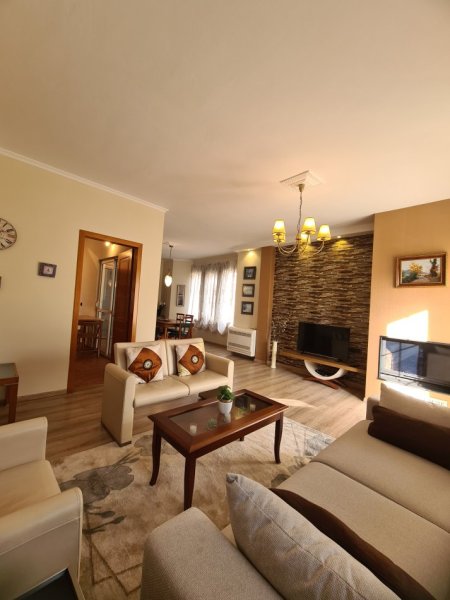 Tirane, jepet me qera 1+1+Ballkon Kati 3, 95 m² 700 € 