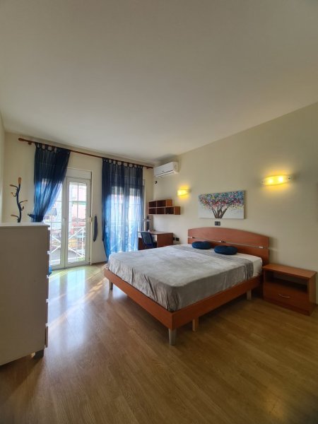 Tirane, jepet me qera 1+1+Ballkon Kati 3, 95 m² 700 € 
