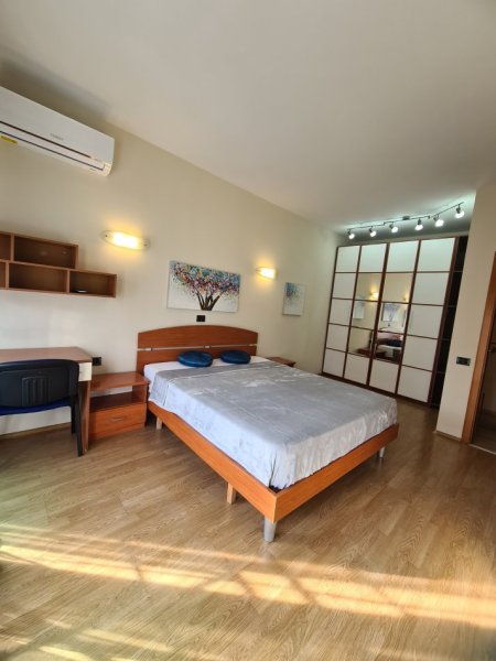 Tirane, jepet me qera 1+1+Ballkon Kati 3, 95 m² 700 € 