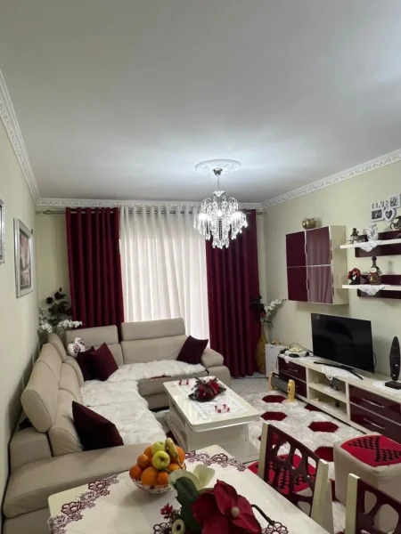 Tirane, jepet me qera apartament 1+1+Ballkon , 70 m² 400 € (Loni ligori)