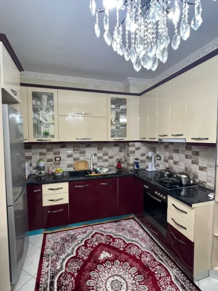 Tirane, jepet me qera apartament 1+1+Ballkon , 70 m² 400 € (Loni ligori)