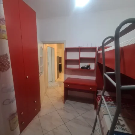 Tirane, shes apartament 2+1+Ballkon Kati 3, 70 m² 90.000 € (Restorant Fresku))