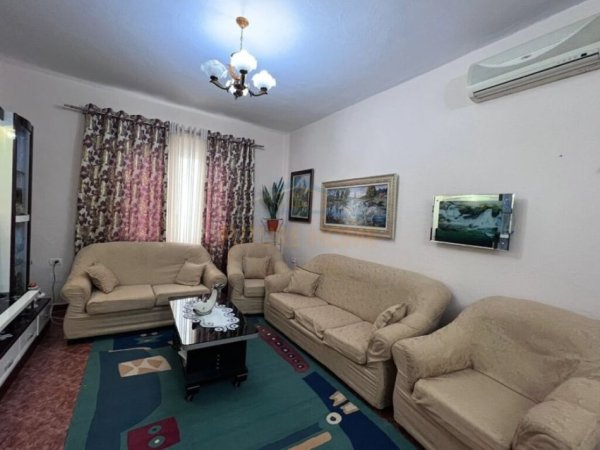 Tirane, jepet me qera Vile 2+1 Kati 1, 120 m² 50.000 € (Spitalii Ushtarak)