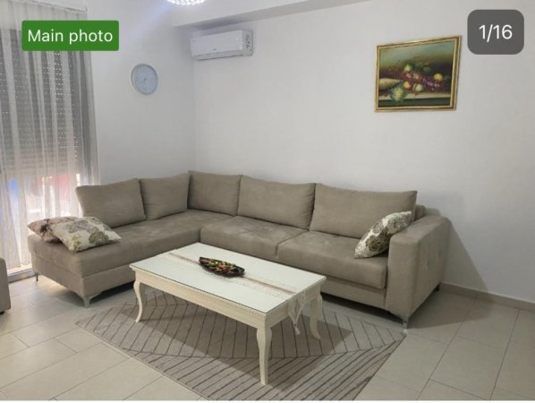 Durres, jepet me qera apartament 1+1plus ballkon 400 € (Rruga e plazhit)