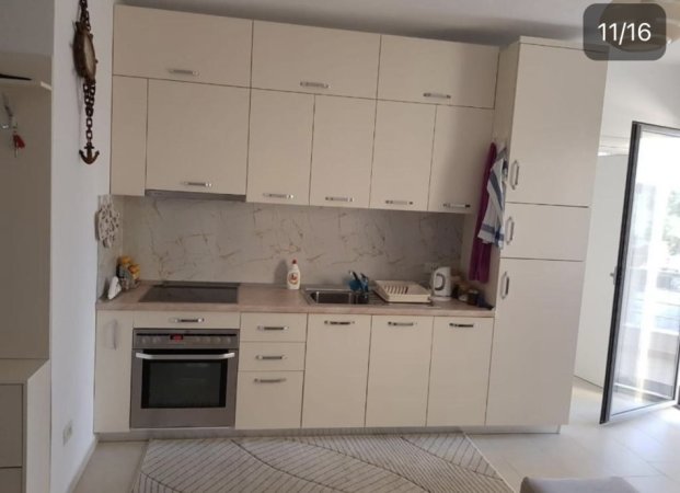 Durres, jepet me qera apartament 1+1plus ballkon 400 € (Rruga e plazhit)