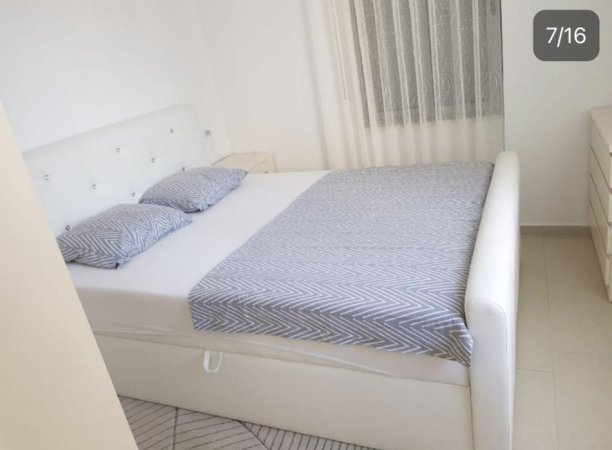 Durres, jepet me qera apartament 1+1plus ballkon 400 € (Rruga e plazhit)
