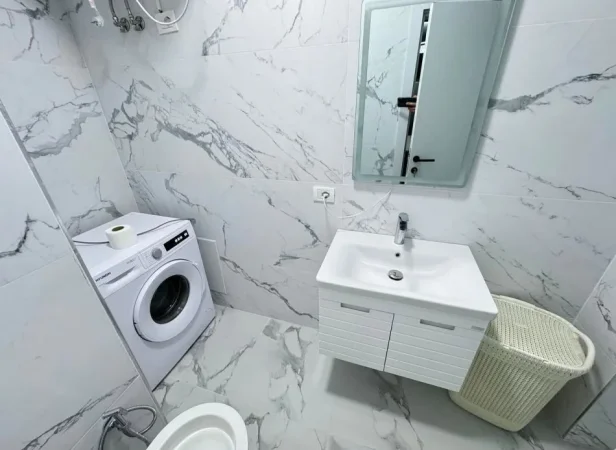 Tirane, jepet me qera apartament 2+1 , 95 m² 600 € (Stacioni Trenit)