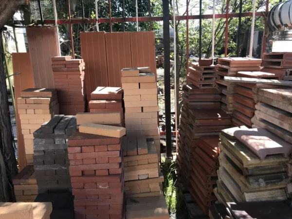 Tirane, shes Tulla antike balte, Tulla xhami, Tulla balte veshje ambjentesh, oxhaqe, furra, Tulla shamat zjarrduruese, etj 10 €