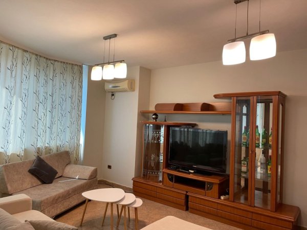 Tirane, jepet me qera apartament 2+1 , (21 dhjetori)