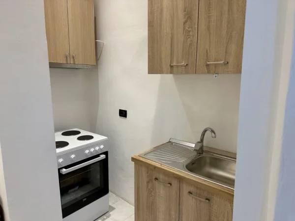 Tirane, jepet me qera garsonier 1+1 Kati 5, 45 m² 460 € (Qender - Paiaca)