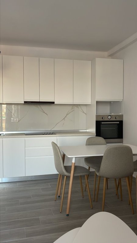 Tirane, jepet me qera apartament 3+1+Ballkon Kati 2, 120 m² 500 € (Rruga 5 Maj)