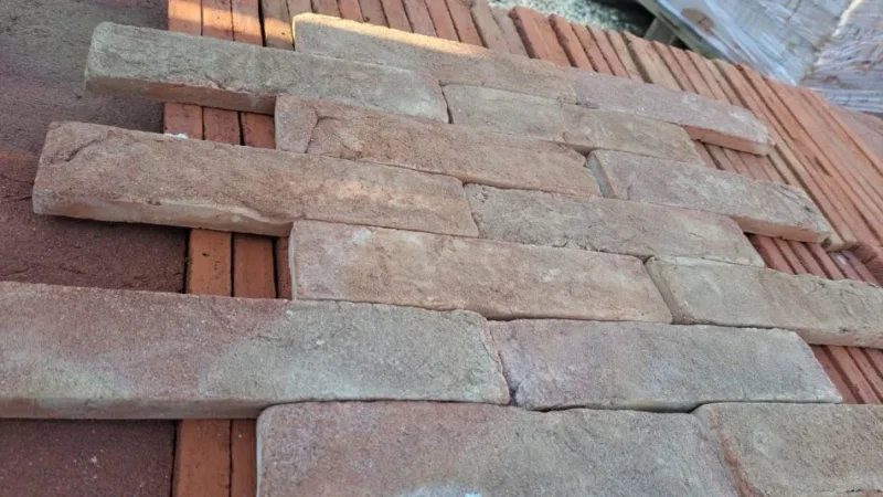 Tirane, shes Tulla shamat zjarrduruese të reja dhe të përdorura, tulla balte antike, tulla xhami etj,,, 10 €