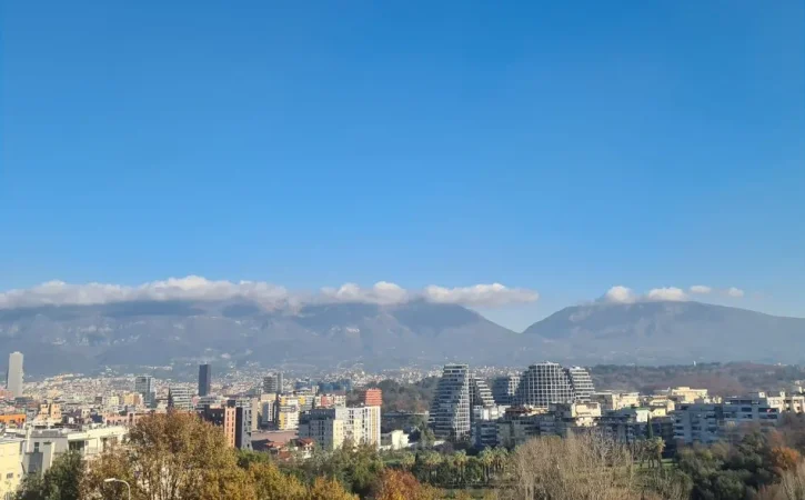 Kopshti Botanik 2+1 e mobiluar, 550 € (rr. KODRA E DIELLIT)