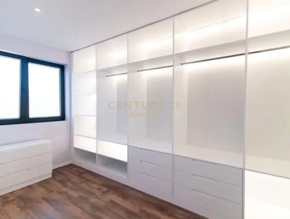 Tirane, shitet apartament 2+1+Ballkon Kati 9, 142 m² 327.000 € (Astiri)