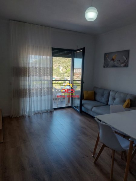 Vlore, jepet me qera apartament 1+1+Ballkon Kati 9, 75 m² 350 € (Rruga Murat Tërbaçi)
