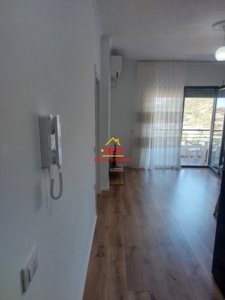 Vlore, jepet me qera apartament 1+1+Ballkon Kati 9, 75 m² 350 € (Rruga Murat Tërbaçi)