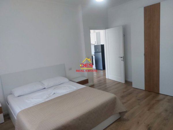Vlore, jepet me qera apartament 1+1+Ballkon Kati 9, 75 m² 350 € (Rruga Murat Tërbaçi)