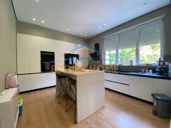 Tirane, shitet Vile 4+1+Aneks+Ballkon Kati 0, 543 m² 780.000 € (Secret Garden)