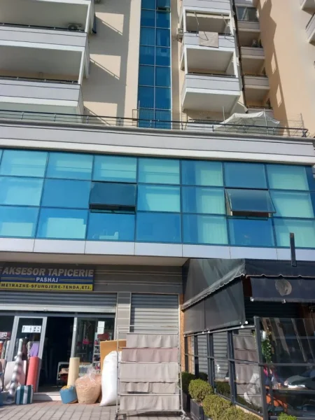 Vlore, shitet ambjent biznesi Kati 1, 182 m² (Rruga 24 Maj Transballkanike Vlore)