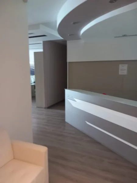 Vlore, shitet ambjent biznesi Kati 1, 182 m² (Rruga 24 Maj Transballkanike Vlore)