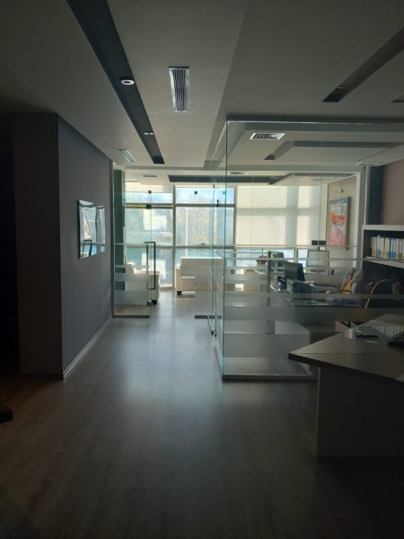 Vlore, shitet ambjent biznesi Kati 1, 182 m² (Rruga 24 Maj Transballkanike Vlore)