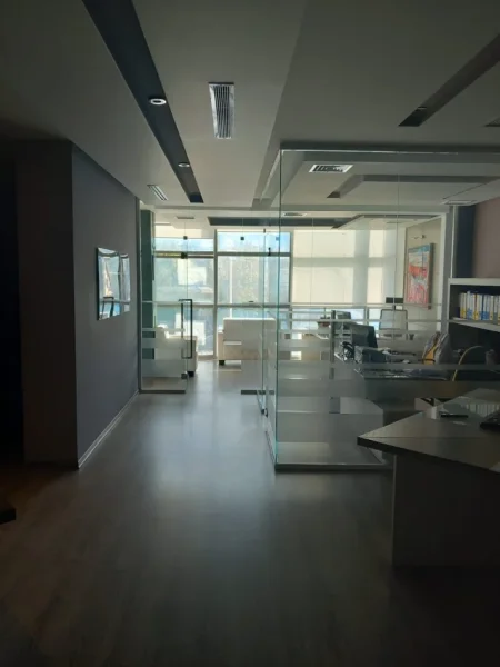 Vlore, shitet ambjent biznesi Kati 1, 182 m² (Rruga 24 Maj Transballkanike Vlore)