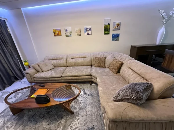 Tirane, jepet me qera apartament 2+1+Aneks+Ballkon Kati 3, 125 m² 1.200 € (Komuna Parisit)