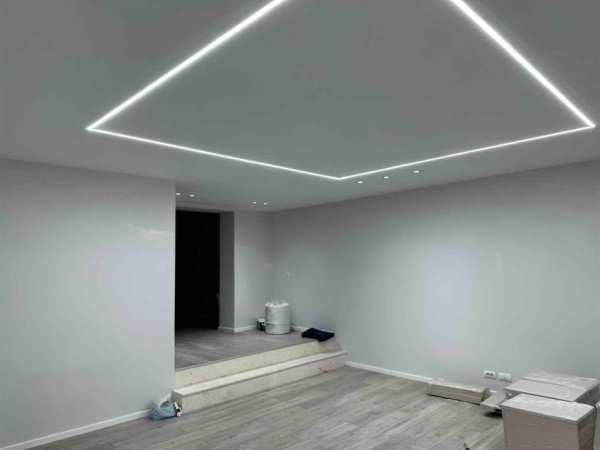 Tirane, jepet me qera ambjent biznesi Kati 0, 73 m² 2.000 € (RRUGA E ELBASANIT)