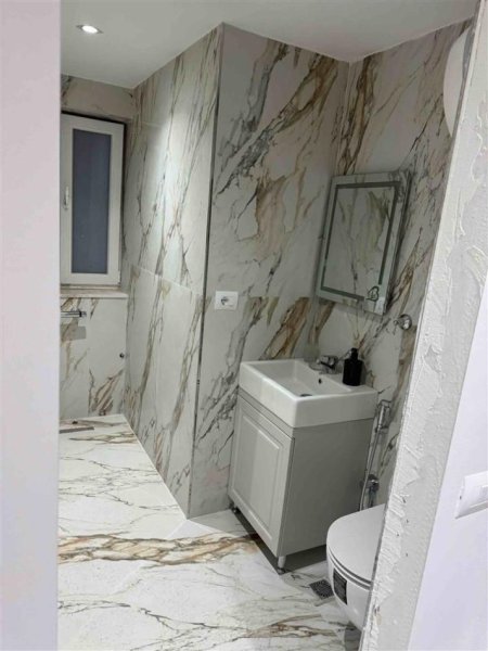 Tirane, jepet me qera ambjent biznesi Kati 0, 73 m² 2.000 € (RRUGA E ELBASANIT)