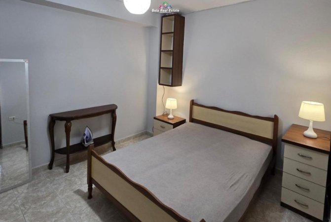 Tirane, jepet me qera apartament 1+1+Ballkon , 450 € (rruga e kavajes)